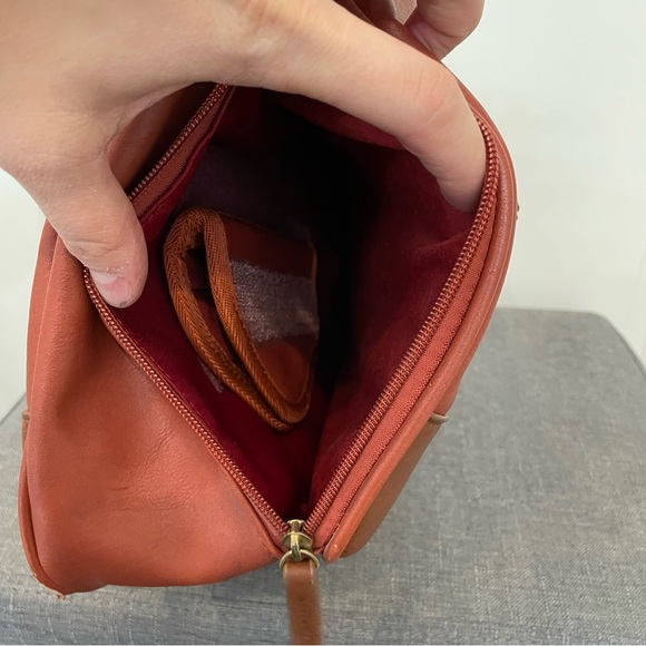 BULLDOG CASES Concealed Carry Hobo Shoulder Bag - Picture 12 of 15